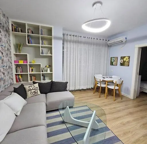 With Balcony 1 דירה *