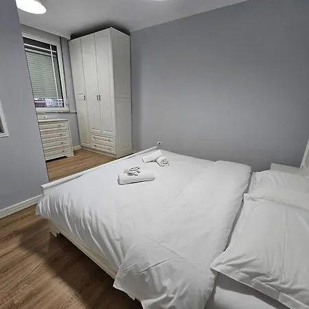 With Balcony 1 Appartement *